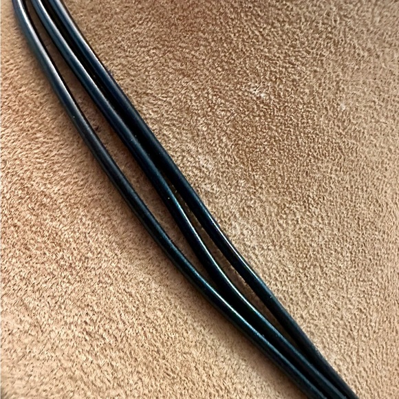 Silver “Fleur de lis” pendant necklace - Picture 5 of 6